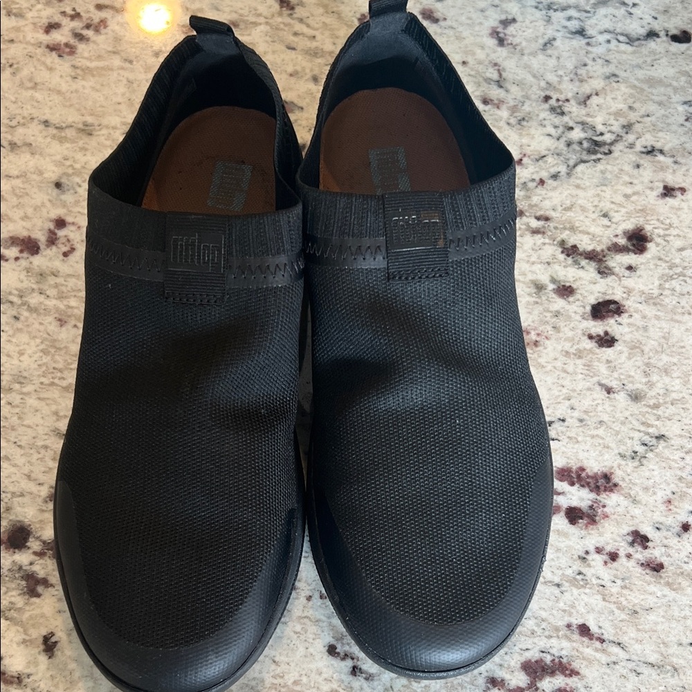Fitflop Black Women’s Sz 8 slip-on sneakers.
